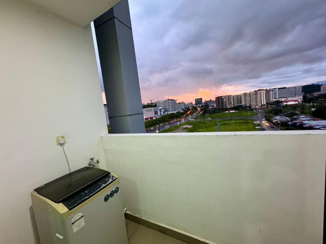 Sa Sutera Avenue Homestay Opposite Imago Kk Kota Kinabalu Exteriör bild